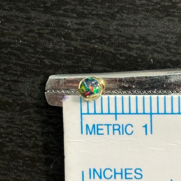 Pair of Anatometal 3mm gold set synthetic black opal threaded end, 14 gauge - Picture 2 of 5